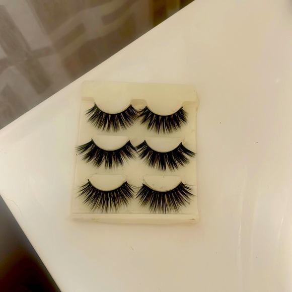 false lashes. dramatic - Picture 1 of 1
